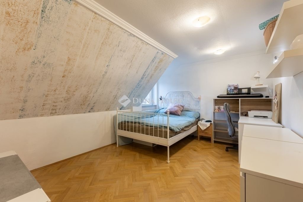 Családi ház · 6 hálószoba · 330 m² · 235.000.000 Ft