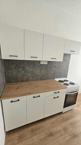Eladó téglalakás, Komlón, Zrínyi Miklós utcában 19.9 M Ft