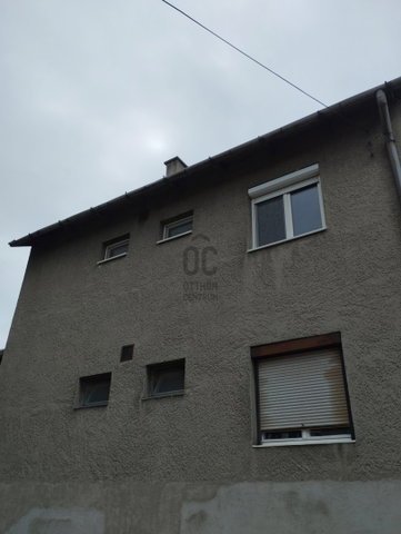 Eladó téglalakás, Várpalotán 29 M Ft, 2 szobás
