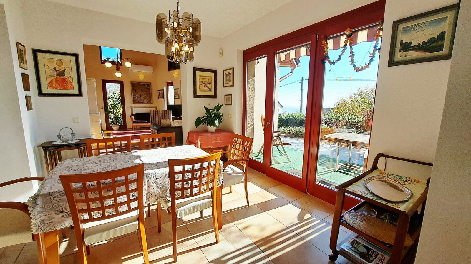 6 bed · 271m² · 239.000.000 ft