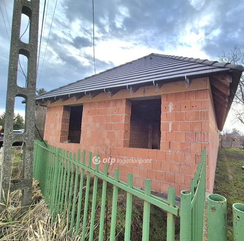 Eladó családi ház, Cecén 29.99 M Ft, 4 szobás