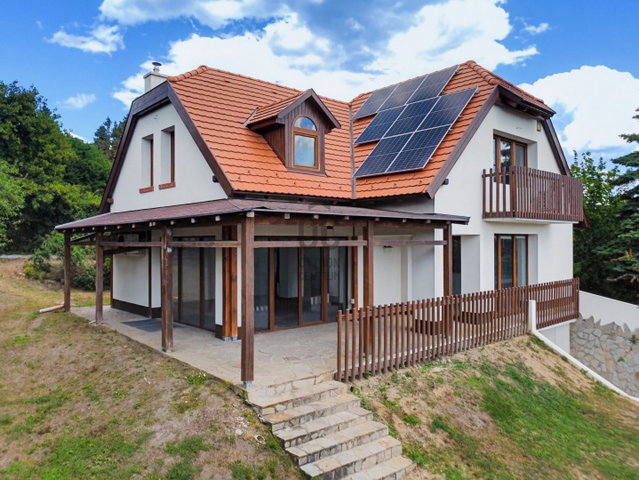 Eladó családi ház, Szentendrén 164.9 M Ft, 6 szobás