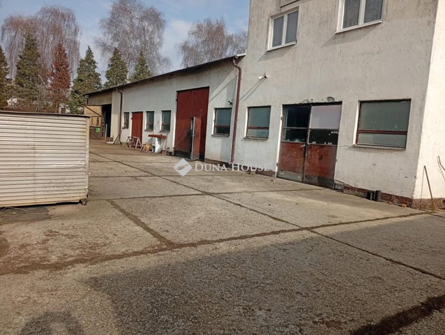 Eladó ipari ingatlan, Tatabányán, Füzes utcában 160 M Ft