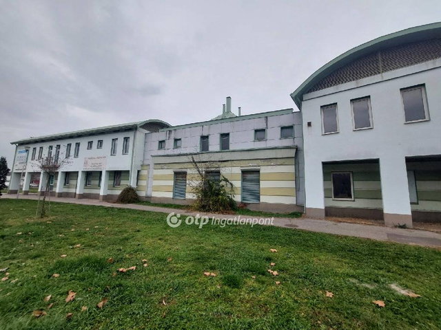 Eladó üzlethelyiség, Kalocsán 208 M Ft / költözzbe.hu