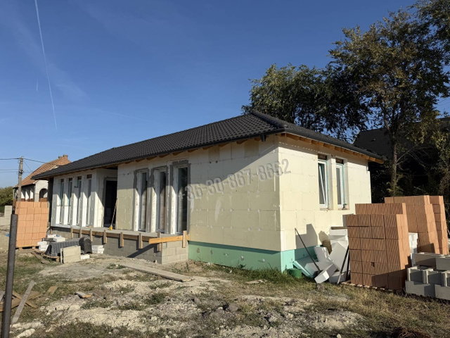 Eladó családi ház, Adonyban 79.9 M Ft, 3 szobás