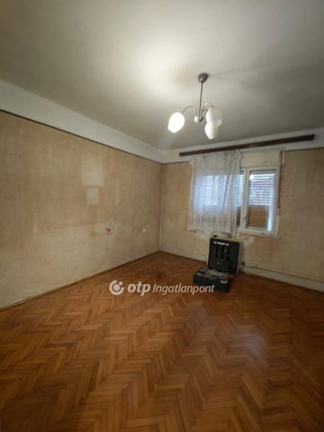 Eladó családi ház, Besenyszögön 23.5 M Ft, 2 szobás