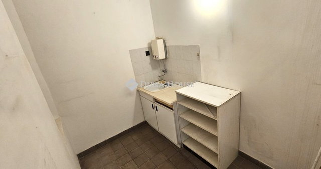 Eladó iroda, Kecskeméten 49 M Ft, 3 szobás / költözzbe.hu
