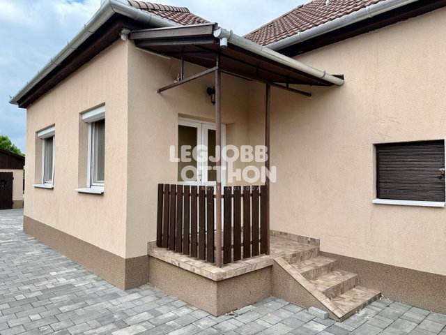 Eladó családi ház, Törtelen 95 M Ft, 3 szobás