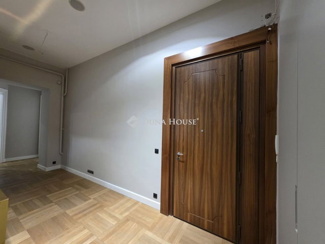 Eladó téglalakás, Budapesten, VI. kerületben 450 M Ft, 2 szobás