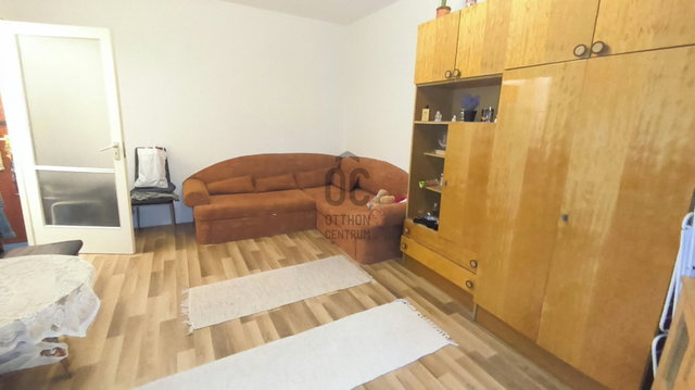 Eladó panellakás, Ajkán 24.5 M Ft, 1 szobás