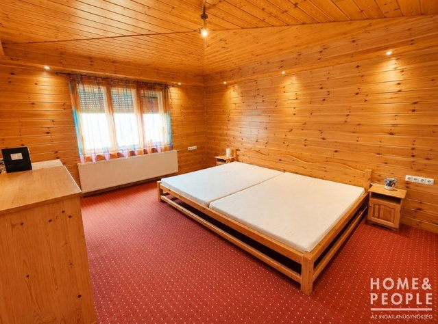Eladó családi ház, Makón 91.99 M Ft, 4 szobás
