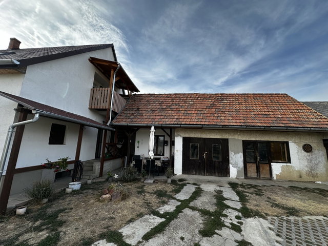 Eladó családi ház, Ságváron 89.5 M Ft, 7+1 szobás