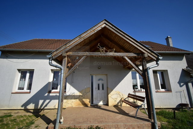 Eladó családi ház, Csempeszkopácson 52 M Ft, 4 szobás