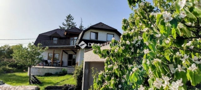 Eladó családi ház, Szentendrén 149.9 M Ft, 6 szobás