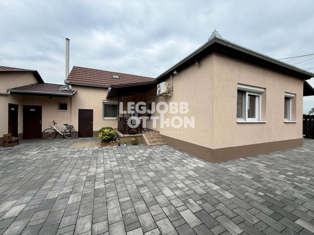 Eladó családi ház, Törtelen 95 M Ft, 3 szobás