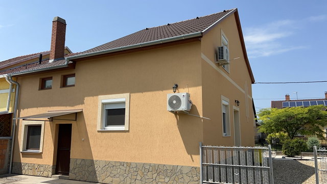 Eladó családi ház, Makón, Eszperantó utcában 72 M Ft, 3 szobás