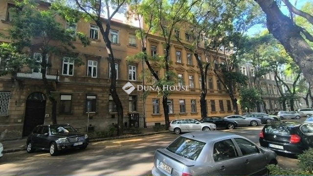 Eladó téglalakás, Budapesten, VI. kerületben 76 M Ft, 1 szobás