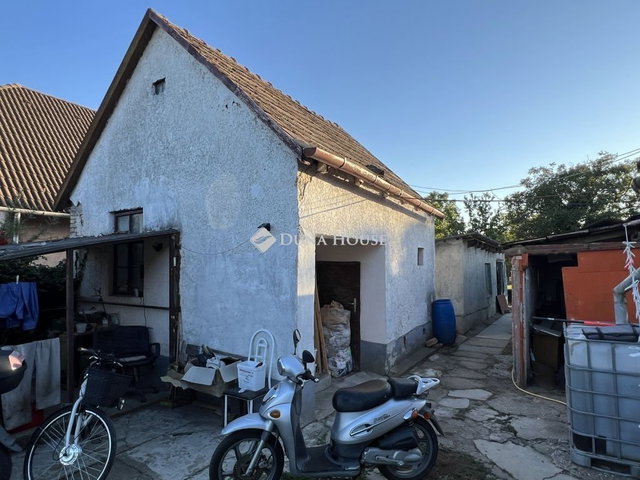 Eladó családi ház, Székesfehérvárott 65 M Ft, 4 szobás