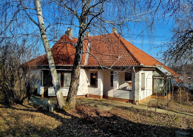 Eladó családi ház, Pécsett 99 M Ft, 5 szobás