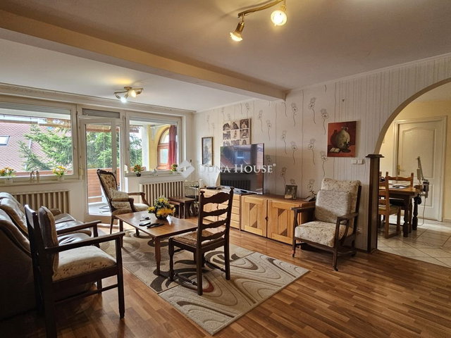 Eladó családi ház, Pécsett 125 M Ft, 7 szobás