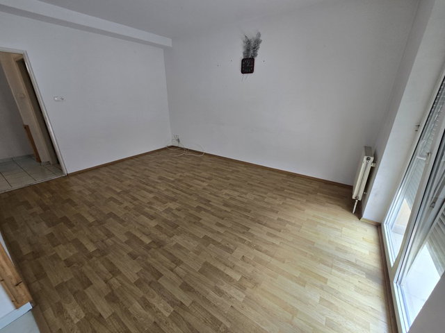 Eladó téglalakás, Pápán 48.1 M Ft, 3 szobás