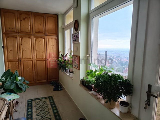 Eladó téglalakás, Pécsett 105 M Ft, 4 szobás
