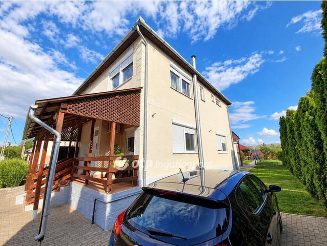 Eladó családi ház, Zsurkon 32.9 M Ft, 4 szobás
