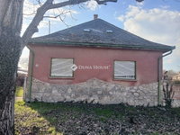 Eladó családi ház, Komáromban 40 M Ft, 2 szobás