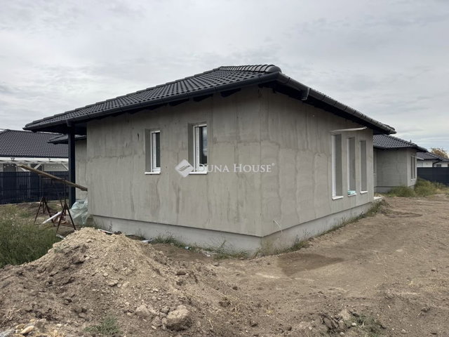 Eladó ikerház, Taksonyon 98.9 M Ft, 4 szobás