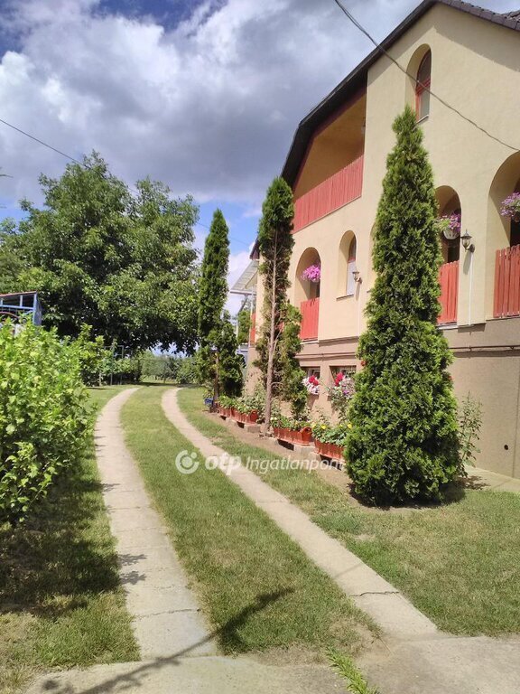 4 bed · 250m² · 42.500.000 ft