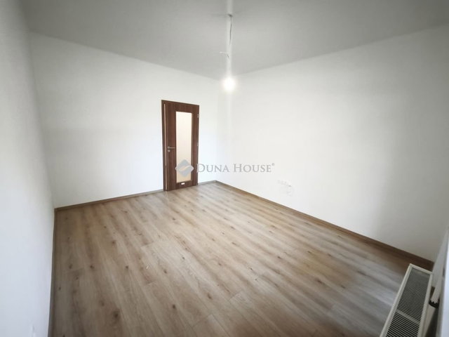 Eladó panellakás, Szombathelyen 27.9 M Ft, 1 szobás