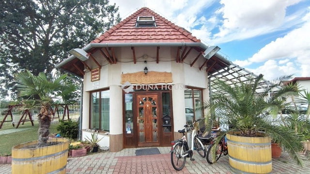 Eladó hotel, Mezőberényben 380 M Ft, 40 szobás
