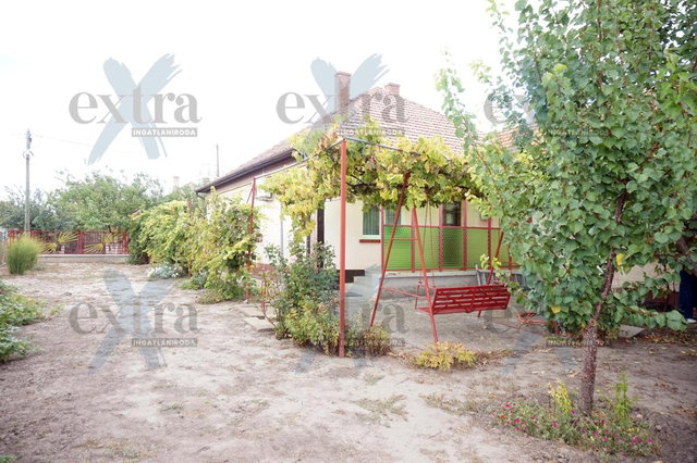 Eladó családi ház, Szegeden 86 M Ft, 4+2 szobás
