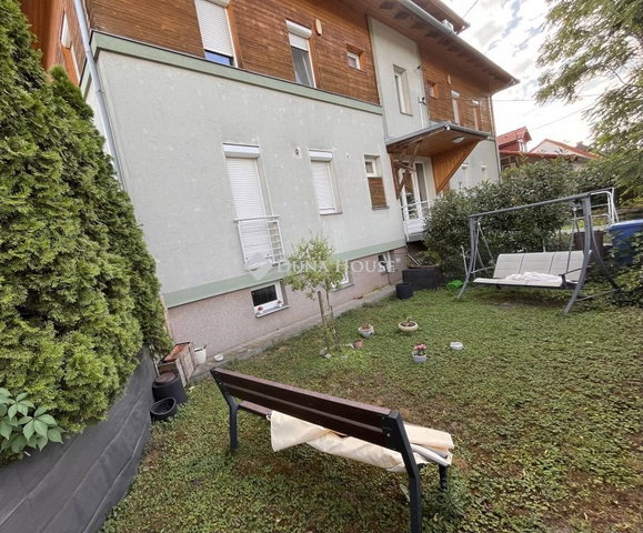 Eladó téglalakás, Pécsett, Béke utcában 79.99 M Ft, 3 szobás