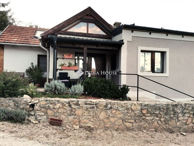 Eladó családi ház, Balatonalmádiban 78 M Ft, 2 szobás