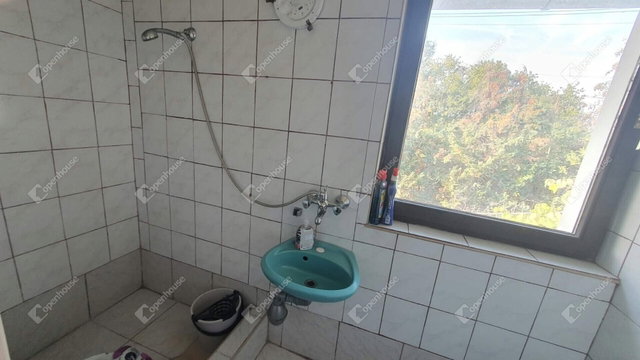 Eladó családi ház, Oroszlányban 7.3 M Ft, 1 szobás
