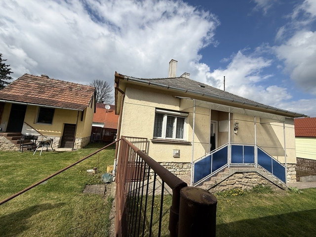 Eladó családi ház, Herenden 62 M Ft, 3 szobás