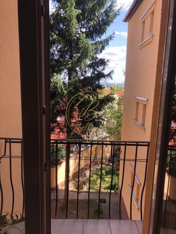 Eladó téglalakás, Pécsett, Papnövelde utcában 85 M Ft