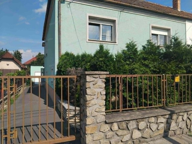 Eladó családi ház, Sopronban 99.9 M Ft, 5 szobás