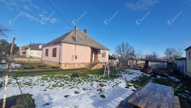 Eladó családi ház, Szákszenden 38.9 M Ft, 3 szobás