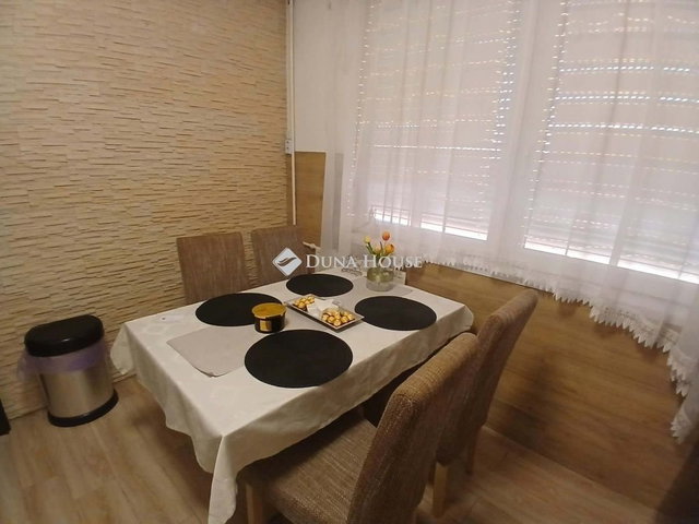 Eladó panellakás, Debrecenben 70 M Ft, 3 szobás