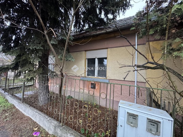 Eladó ikerház, Kecskeméten, Ceglédi úton 34.99 M Ft, 2 szobás