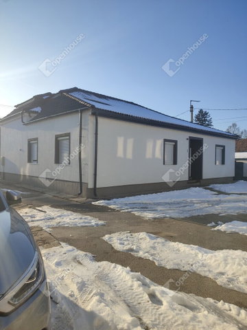 Eladó családi ház, Tatán 750 M Ft, 25 szobás