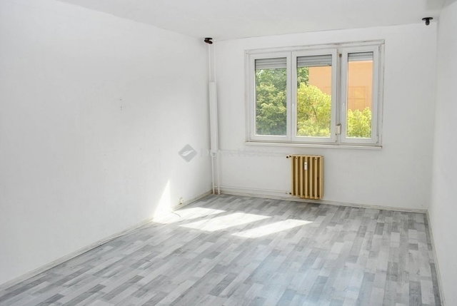 Eladó panellakás, Kecskeméten 54.89 M Ft, 3 szobás