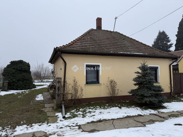 Eladó családi ház, Bogyoszlón 32 M Ft, 2 szobás