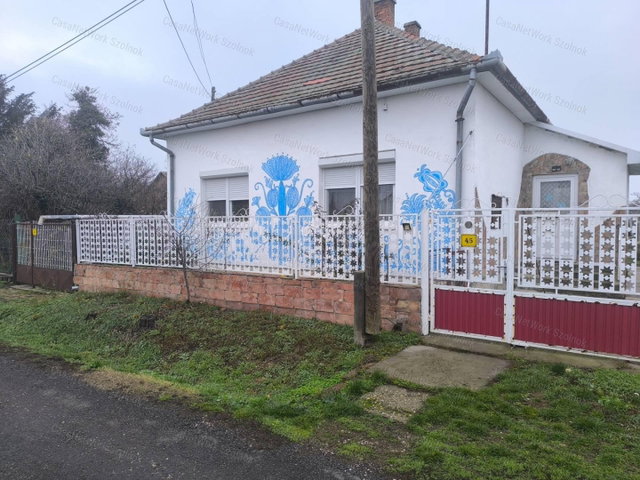 Eladó családi ház, Tiszaföldváron 18 M Ft, 2 szobás