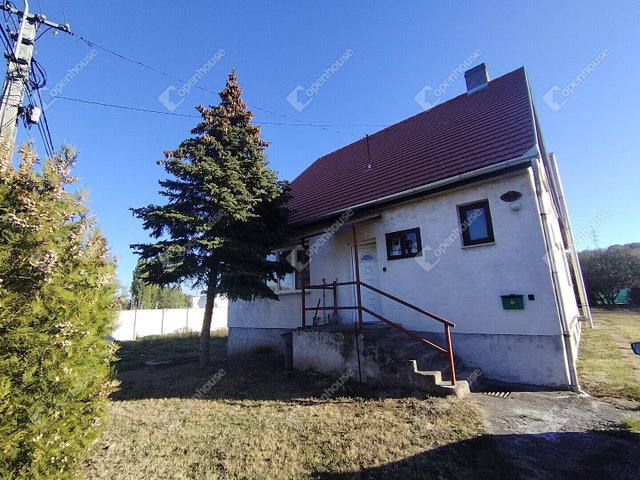 Eladó családi ház, Süttőn 69.5 M Ft, 4 szobás