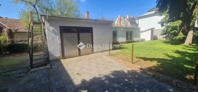 Eladó családi ház, Vecsésen 110 M Ft, 5 szobás