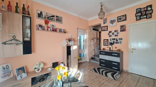 Eladó ikerház, Pécsett 75 M Ft, 3+2 szobás