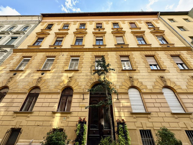 Eladó téglalakás, Budapesten, VI. kerületben 165 M Ft, 4 szobás